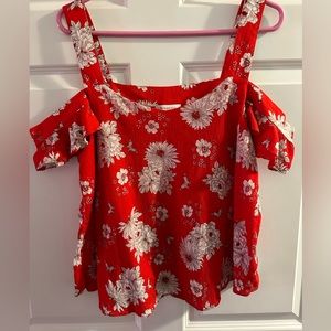 Women’s cold shoulder top large